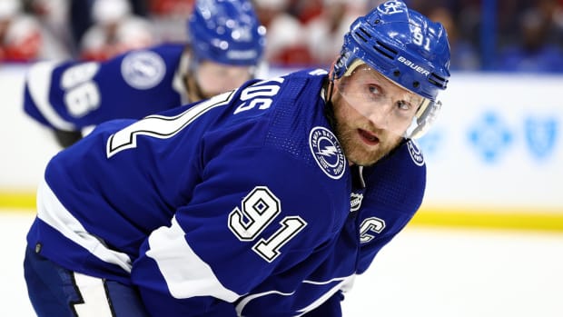 Tampa Bay Lightning väljer att se Steven Stamkos uppträda en säsong till